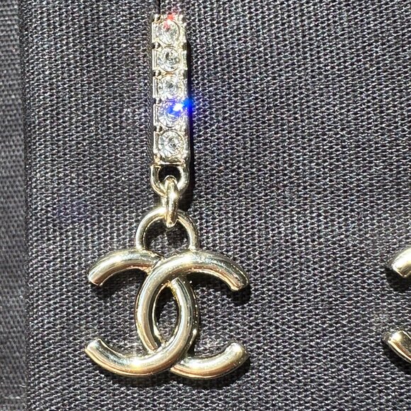 2024P CHANEL GOLD TONE CC LOGO WHITE CRYSTALS DANGLE EARRINGS - Picture 4 of 16